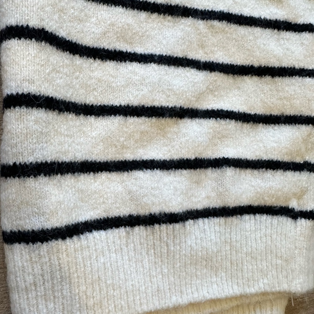 H&M Cream Striped Sweater – Women’s Medium Short Sleeve Chic Knit - Picture 5 of 5